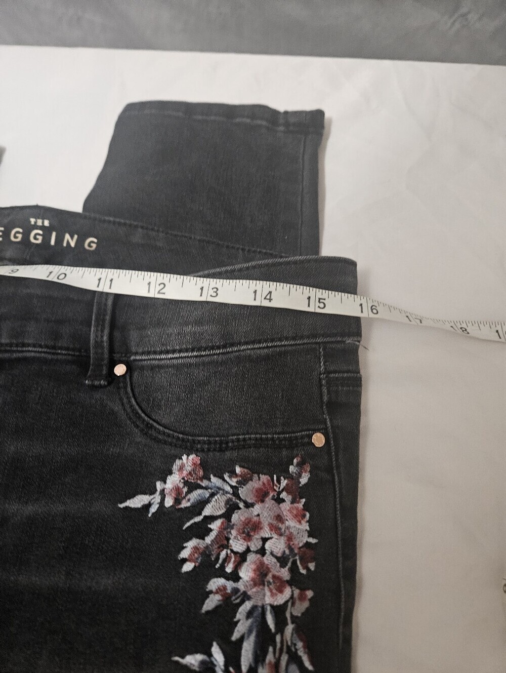 White House Black Market Floral Embroidered Skinny Jean Jeggings Size 6! - Picture 5 of 10